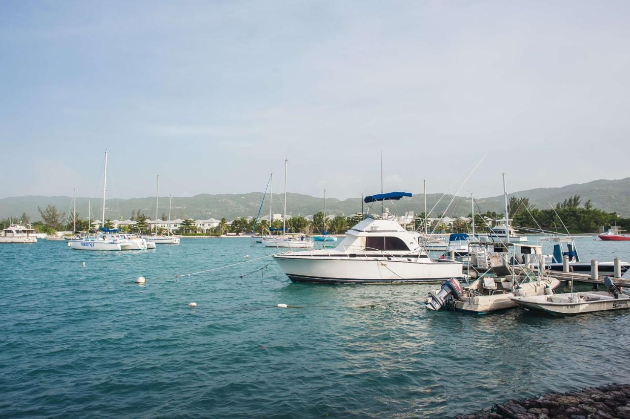 Seawind Beach Apartments Montego Bay Exterior foto